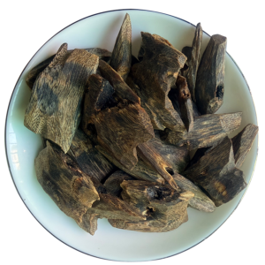 Premium Sinking-Grade Agarwood Chips – Natural Incense for Meditation & Aromatherapy - Near-sinking (suspended)