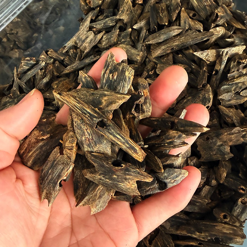 Premium Sinking-Grade Agarwood Chips | All-Natural, Purely Sinking for Superior Diffusion - Image 3